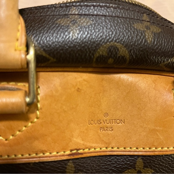 Louis Vuitton Deauville Bag-- excellent condition - Picture 5 of 13
